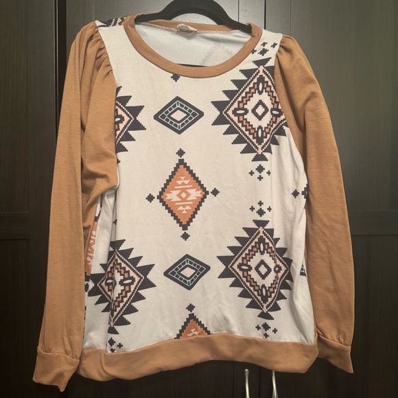 BiBi Tan and White Geometric Sweatshirt - Picture 1 of 3